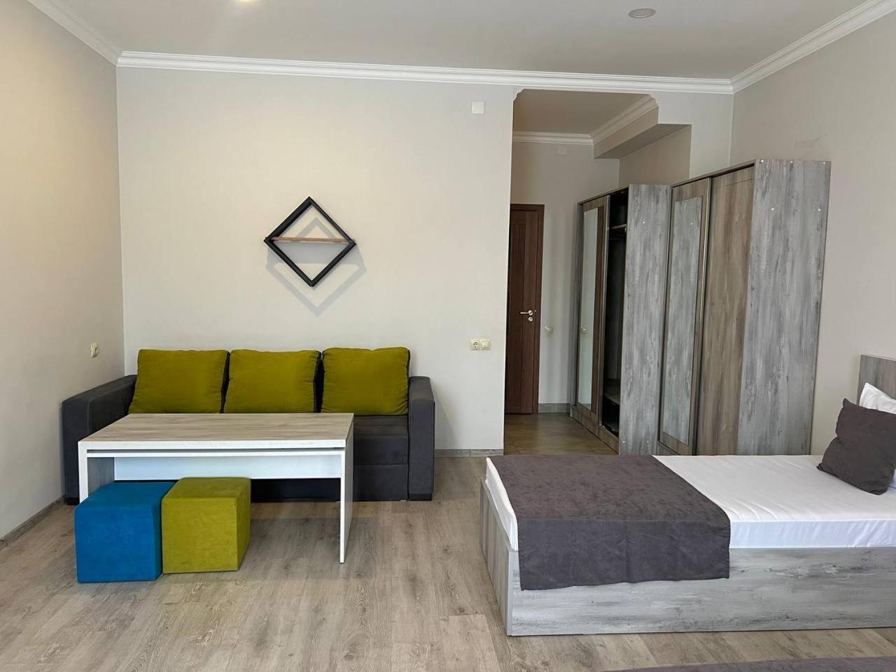 Hotel Menua Jerevan Exteriör bild