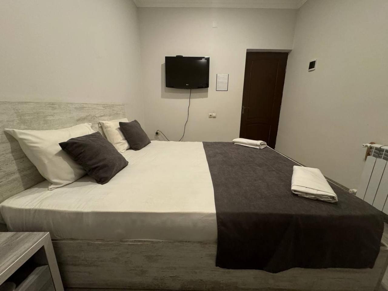 Hotel Menua Jerevan Rum bild