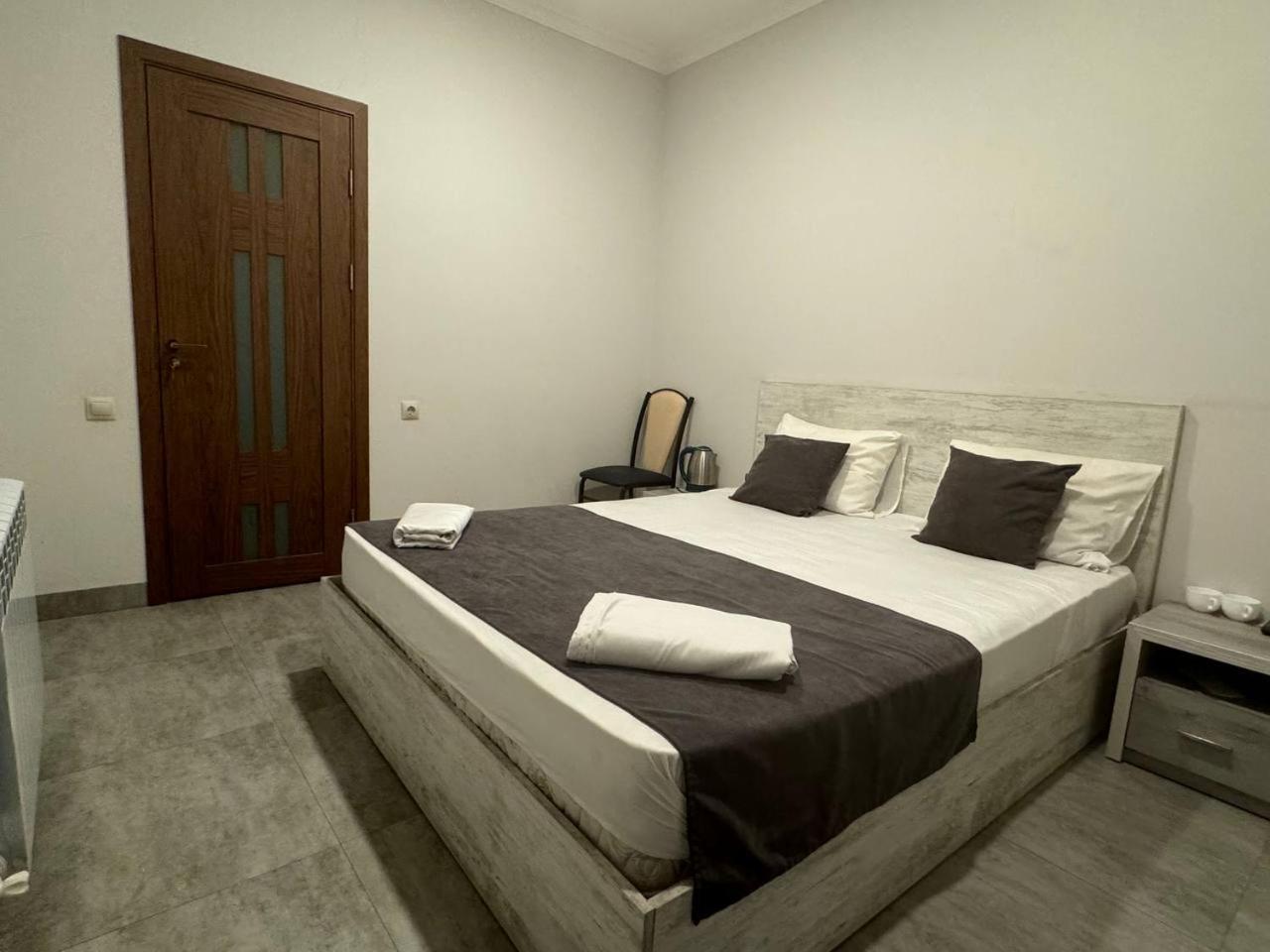 Hotel Menua Jerevan Rum bild