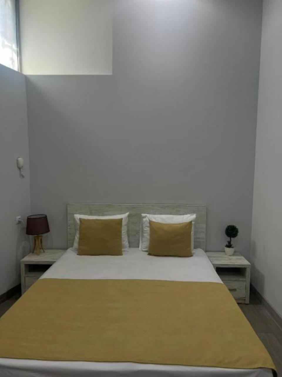 Hotel Menua Jerevan Exteriör bild