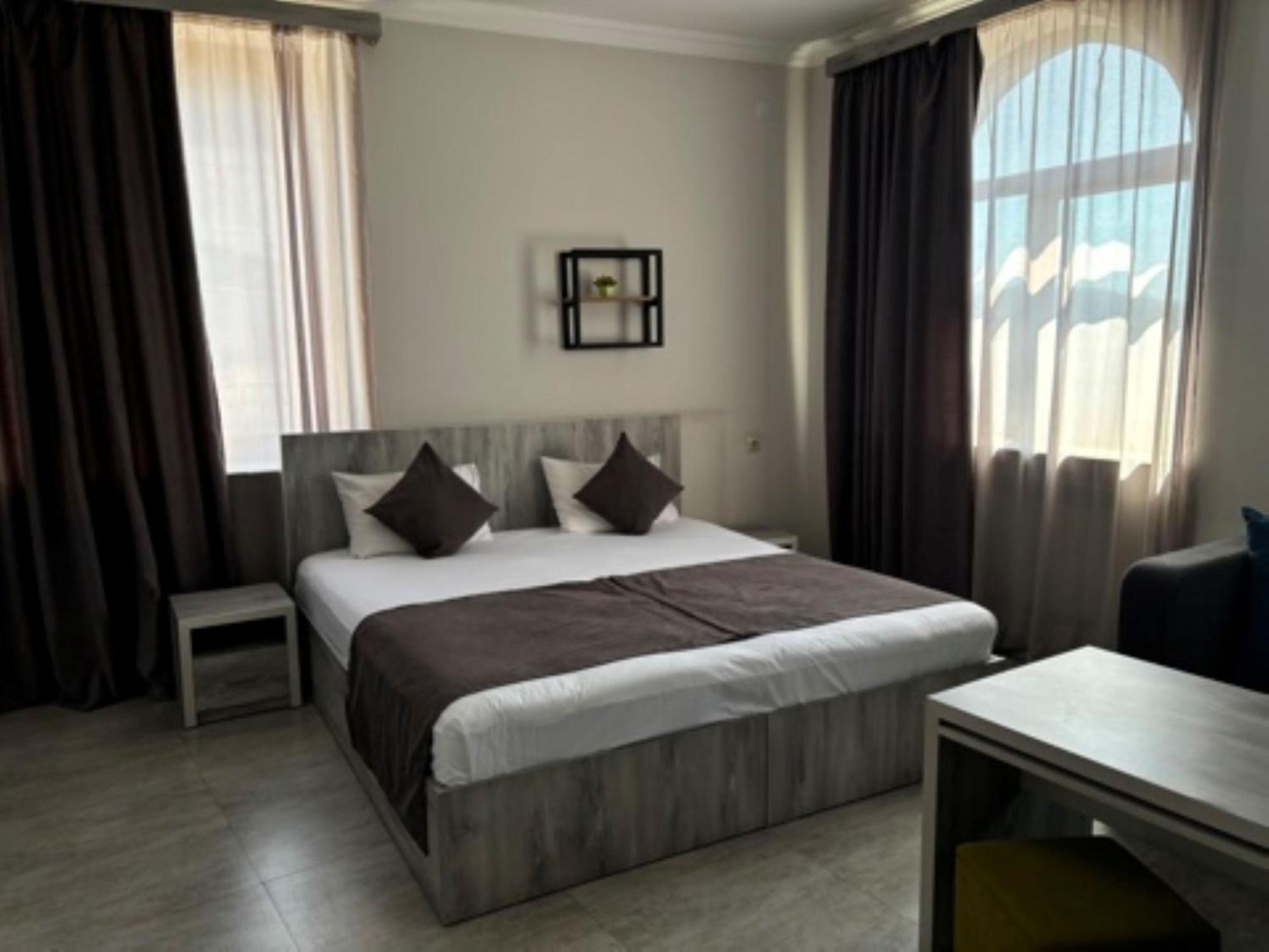 Hotel Menua Jerevan Exteriör bild