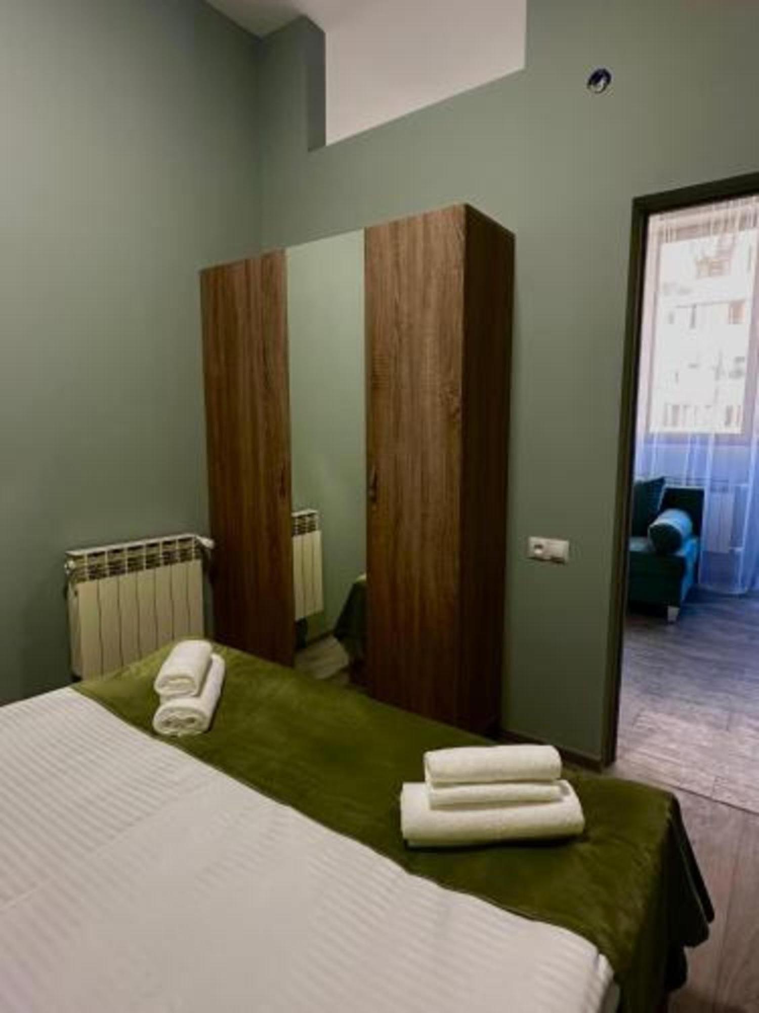 Hotel Menua Jerevan Rum bild